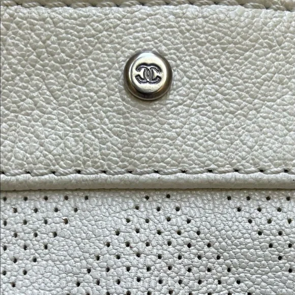 Chanel white lambskin leather tote - Picture 4 of 16